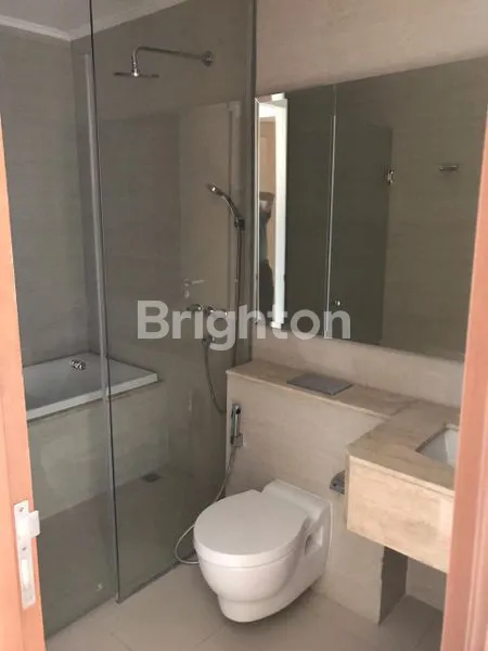 image APARTEMEN MEWAH 2BR SEMI FURNISHED VIEW KOLAM DI TAMAN ANGGREK (6)