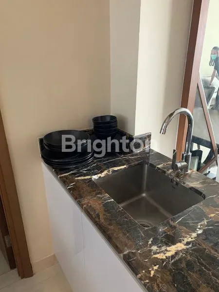 image APARTEMEN MEWAH 2BR SEMI FURNISHED VIEW KOLAM DI TAMAN ANGGREK (8)