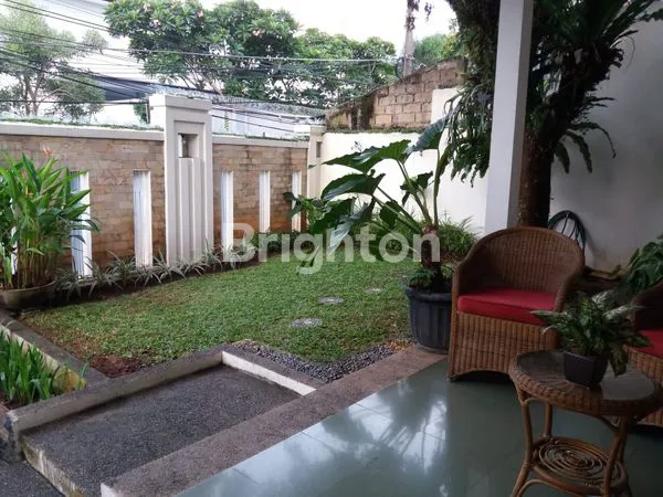 image RUMAH CANTIK TERAWAT DAN BEBAS BANJIR DI LEBAK BULUS JAKARTA SELATAN (1)