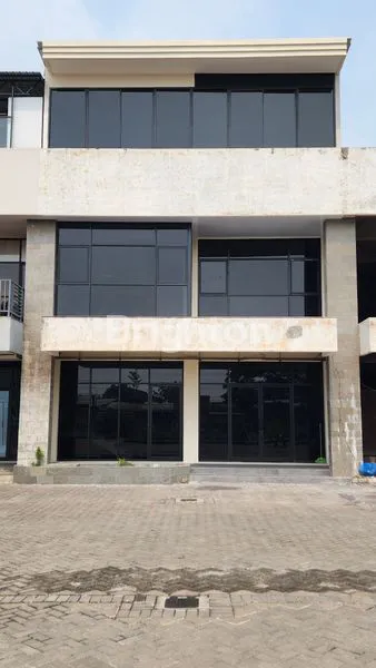 RUKO BARU GRESS LEBAR SIAP HUNI MANUKAN BENOWO