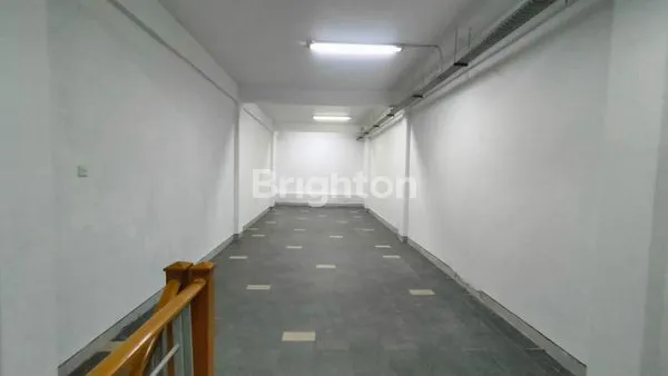 image RUKO 4.5 LANTAI STRATEGIS DI GUNUNG SAHARI (6)