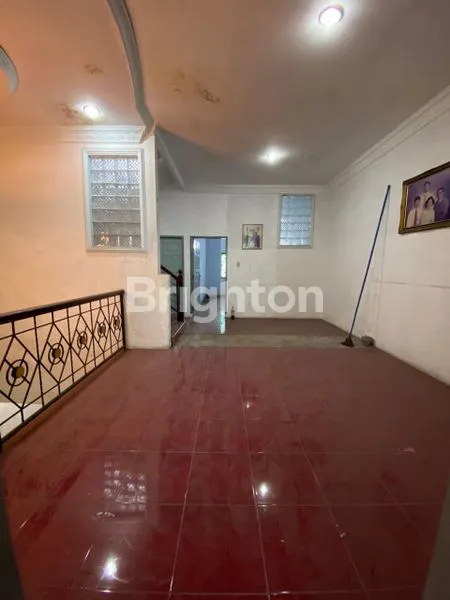 image VILLA MEWAH 2 LANTAI DI S.PARMAN - PRIME LOCATION MEDAN PETISAH (5)
