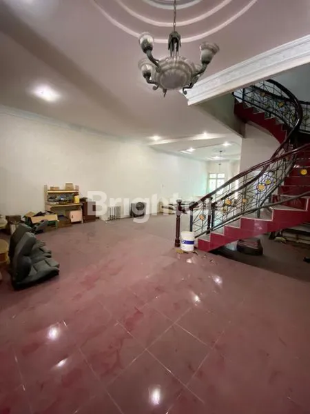 image VILLA MEWAH 2 LANTAI DI S.PARMAN - PRIME LOCATION MEDAN PETISAH (4)