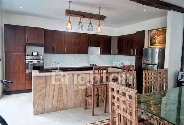 image VILLA MEWAH 5+1 BR DI SEMINYAK - 200M2 PREMIUM LOCATION (2)