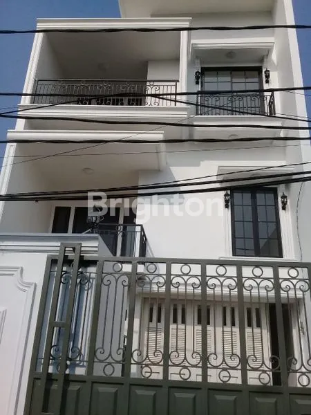 image RUMAH 3 LANTAI MEWAH DI KEBUN JERUK (8)