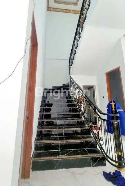 image RUMAH MEWAH SIAP HUNI AREA MANYAR, 300MTR KE JALAN RAYA MANYAR, TAMAN FLORA BRATANG, UBAYA, UNTAG (8)