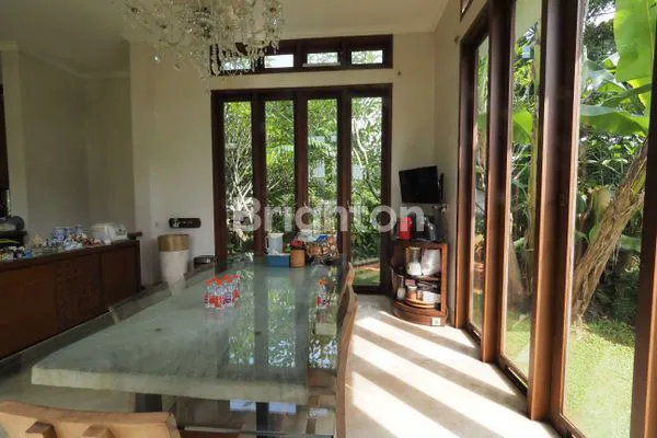 image RUMAH MEWAH 3 LANTAI DI MENTENG BINTARO - 7KT, SHM, LT600 (4)