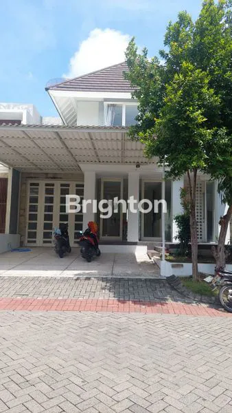 image RUMAH LUX ROYAL PARK CLUSTER DEPAN DI CITRALAND SURABAYA (1)