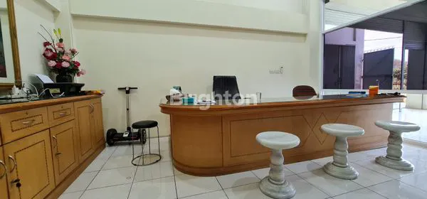 image GEDUNG BESAR UNTUK USAHA (4)