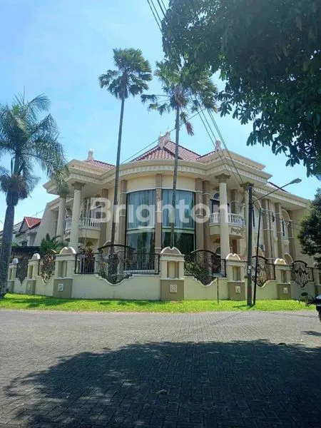 image RUMAH MEWAH DI ARAYA KOTA MALANG (1)