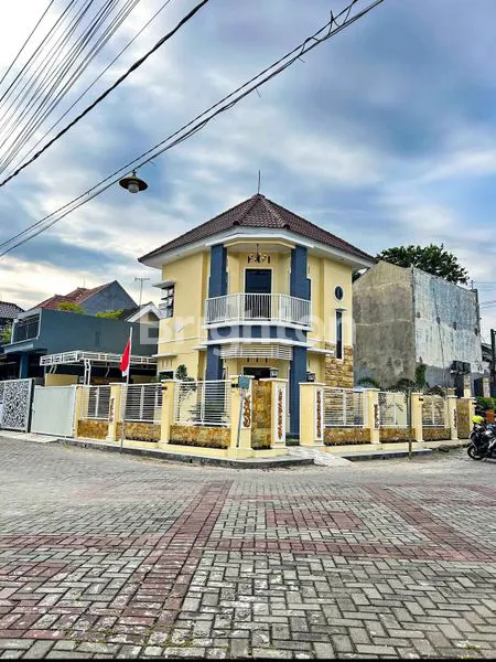 RUMAH HOOK PERUMAHAN JOMBANG