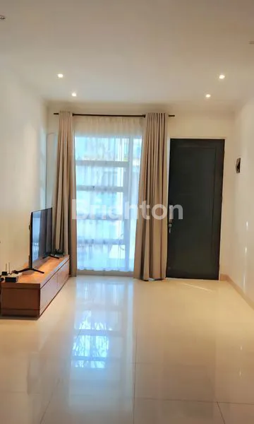 image RUMAH FULL RENOVASI 2,5 LANTAI DI CLUSTER THE CASTILLA BSD, LT 128 | LB 188, FASILITAS LENGKAP (3)