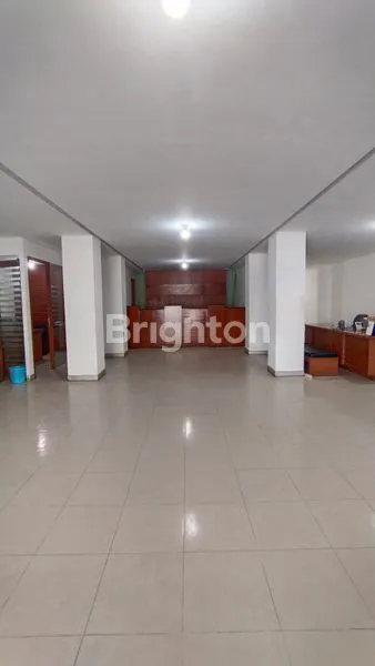 BANGUNAN KANTOR SUNTER JAKUT DENGAN LOKASI STRATEGIS & TERAWAT.COCOK UNTUK USAHA.