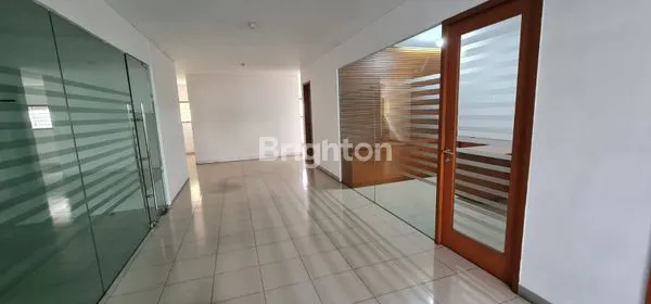 image BANGUNAN KANTOR SUNTER JAKUT DENGAN LOKASI STRATEGIS & TERAWAT.COCOK UNTUK USAHA. (6)