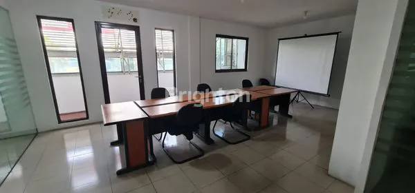 image BANGUNAN KANTOR SUNTER JAKUT DENGAN LOKASI STRATEGIS & TERAWAT.COCOK UNTUK USAHA. (7)
