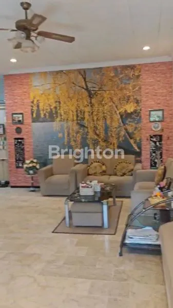 image RUMAH KLAMPIS INDAH, TERAWAT, DIJUAL BESERTA FURNISH, ROW JALAN BESAR (1)