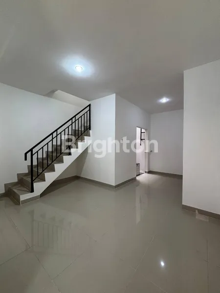 image DIJUAL RUMAH SIAP HUNI 2 LANTAI DEKAT UNIVERSITAS PAMULANG (3)