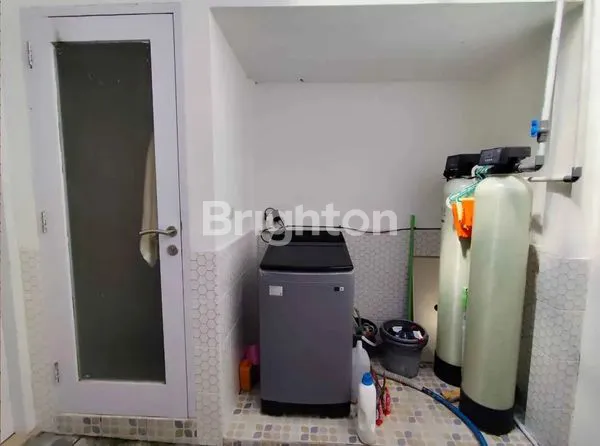 image RUMAH MINIMALIS ONE GATE SYSTEM DI KEROBOKAN - KOLAM RENANG & PLAYGROUND (7)