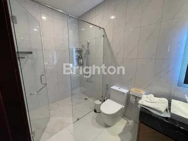 image HIDUP MODERN, PRAKTIS, DAN PENUH PRESTISE KINI BISA KAMU WUJUDKAN DI CLUSTER MAHOGANI BARAT – SUMMARECON BOGOR. RUMAH FULLY FURNISHED INI MENAWARKAN KENYAMANAN TINGGAL TANPA REPOT RENOVASI (6)