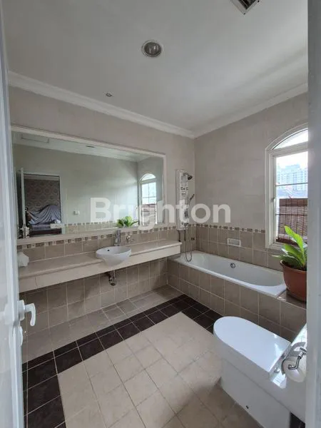 image RUMAH EKSKLUSIF THE VILLAS MOI 3 ½ LANTAI HARGA RP 4,3M (8)