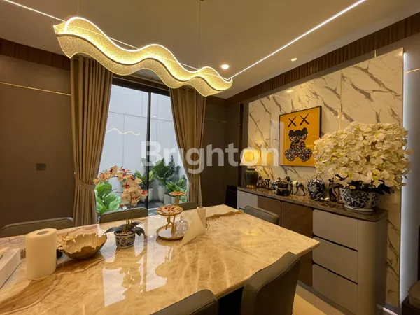 image HIDUP MODERN, PRAKTIS, DAN PENUH PRESTISE KINI BISA KAMU WUJUDKAN DI CLUSTER MAHOGANI BARAT – SUMMARECON BOGOR. RUMAH FULLY FURNISHED INI MENAWARKAN KENYAMANAN TINGGAL TANPA REPOT RENOVASI (7)