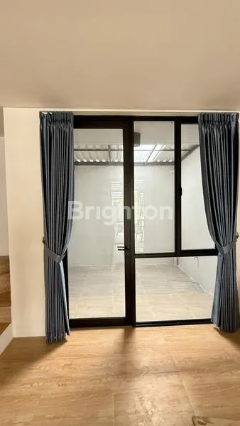 image DIJUAL RUMAH 2 LANTAI BARU LIPPO KARAWACI - TANGERANG (4)