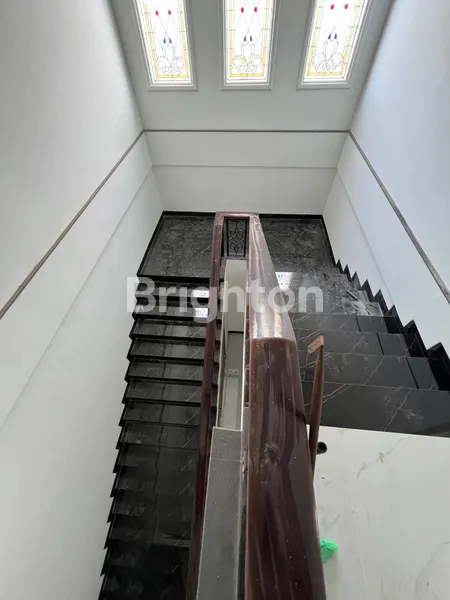 image RUMAH HOOK BARU FULL RENOVASI MULYOSARI SUTOREJO SURABAYA SEMI FURNISH (6)