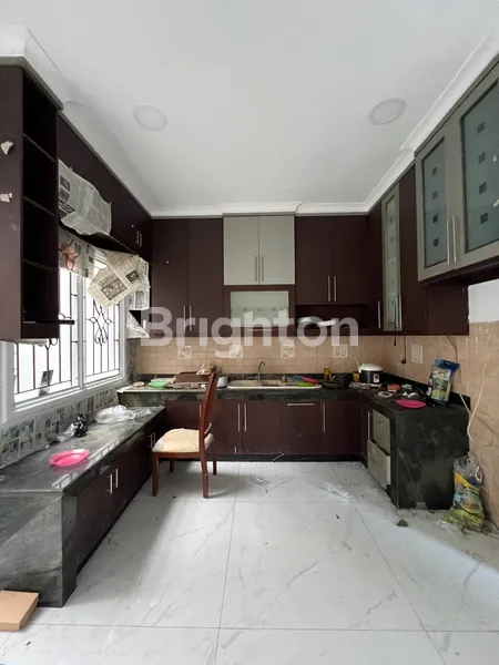 image RUMAH HOOK BARU FULL RENOVASI MULYOSARI SUTOREJO SURABAYA SEMI FURNISH (7)