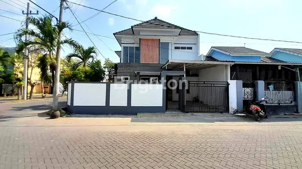 image DIJUAL RUMAH MEWAH, POSISI HOOK 2 LANTAI LOKASI DI PERUM CITRA CITY SARIROGO, SIDOARJO (4)