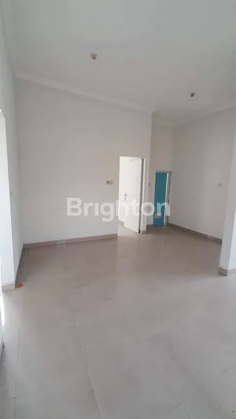 image DIJUAL RUMAH MEWAH, POSISI HOOK 2 LANTAI LOKASI DI PERUM CITRA CITY SARIROGO, SIDOARJO (8)