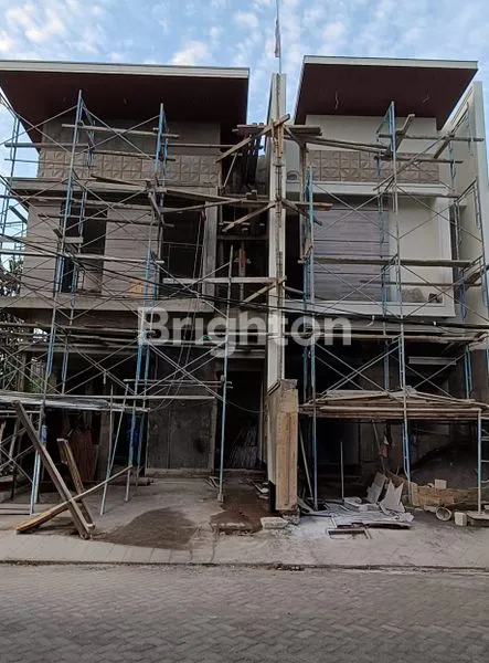 image RUMAH GRESS 2 LANTAI DI MANYAR  (1)