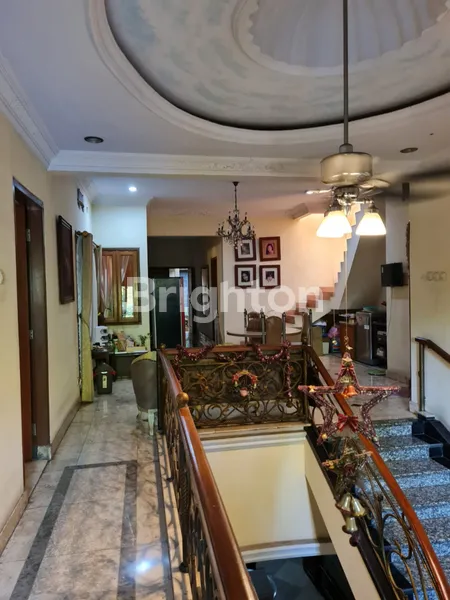 image RUMAH MEWAH AREA PREMIUM DEKAT TIPTOP DAN AREA KULINER EKONOMIS JUAL SEGERA (3)