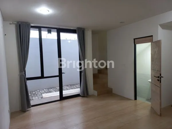 image DISEWAKAN RUMAH 2 LANTAI SIAP HUNI - LIPPO KARAWACI TANGERANG (1)