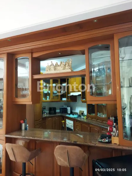 image AT SURABAYA\'S MOST EXCLUSIVE RESIDENCE TROPICAL ELEGANCE RESORT-STYLE HOUSE DI GRAHA FAMILI BLOK G, SURABAYA. PERFECT FOR LUXURY SEEKERS, EXPATRIATES, AND THOSE WHO VALUE PRIVACY AT ITS FINEST (4)