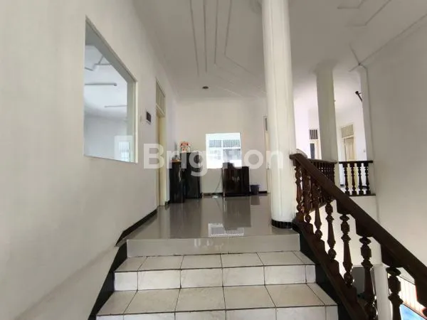 image RUMAH USAHA TENGGILIS LUAS 600 AN BISA KPR SUDAH RENOVASI (3)
