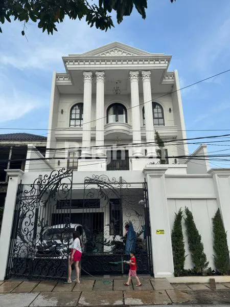 image DIJUAL RUMAH BRAND NEW FULL INTERIOR BESERTA FURNISH DI KELAPA GADING (1)