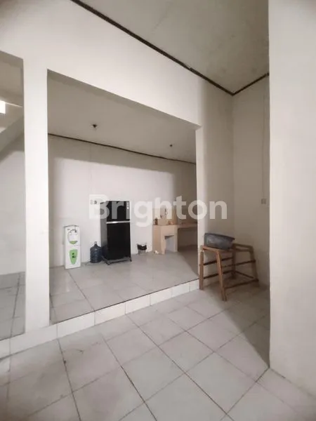 image RUMAH OPEN SPACE 1,5 LANTAI BEBAS BANJIR DEKAT ARTERI DAN STASIUN, DI PERUMAHAN TANAH MAS SEMARANG UTARA (5)