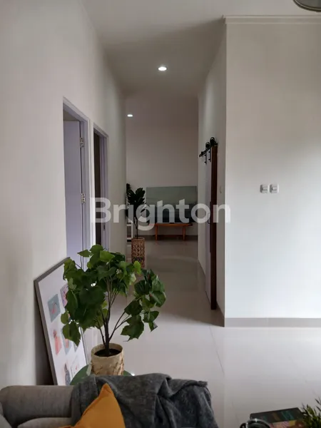 image HUNIAN HOEK DENGAN TAMAN LUAS DI GRIYALOKA BSD (2)