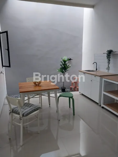 image HUNIAN HOEK DENGAN TAMAN LUAS DI GRIYALOKA BSD (5)