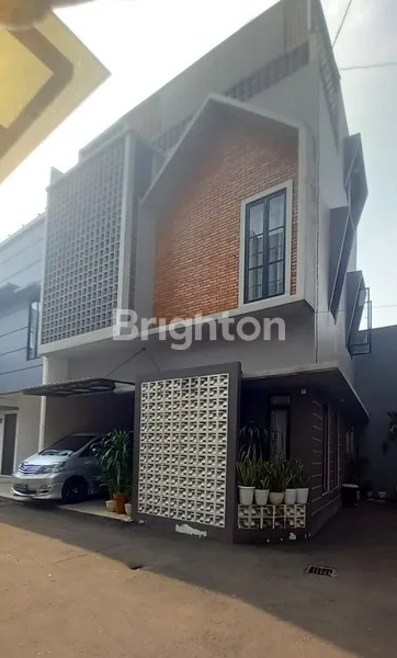 image RUMAH SEMI FURNISHED DI LINGKUNGAN ASRI DAN STRATEGIS JAGAKARSA JAKARTA SELATAN  (1)