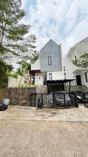 RUMAH CANTIK MUNGIL 2 LANTAI DI AREA BANDUNG