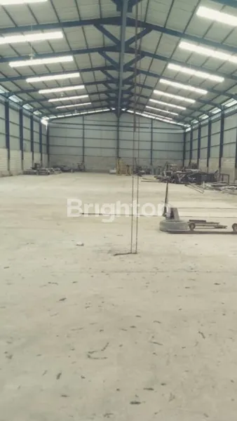 image GUDANG PINGGIR JALAN RAYA DI TIGARAKSA TANGERANG (2)