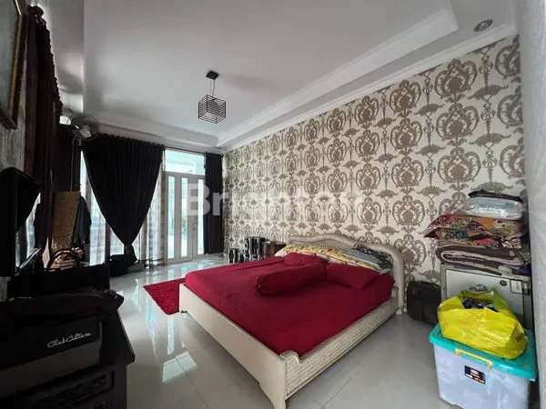 image DI JUAL RUMAH MEWAH + TEMPAT USAHA  (4)