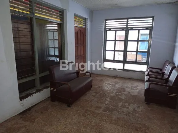 image RUKO PREMIUM SRENGAT: 200M² DEKAT PASAR, BANK & RS, SHM LENGKAP (4)