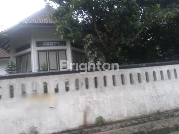 image RUMAH KLASIK BESAR LETAKNYA DI HOOK (6)