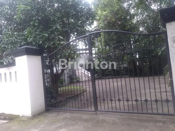 image RUMAH KLASIK BESAR LETAKNYA DI HOOK (7)