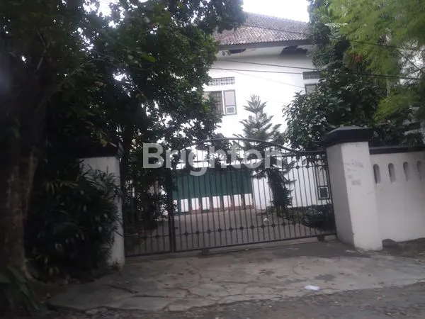 image RUMAH KLASIK BESAR LETAKNYA DI HOOK (8)