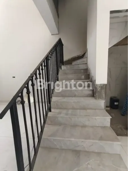 image ATTIC ROOM 3 LANTAI MEWAH. MANYAR KERTOARJO,MANYAR KERTOADI,WISMA PERMAI,SUTOREJO PRIMA,KERTAJAYA INDAH,GALAXY BUMI PERMAI ARAYA,PAKUWON CITY SAN ANTONIO,LONG BEACH,UNAIR,ITS,AL AZHAR,WARON HOSPITAL,RSIA KENDANGSARI MERR,RS HUSADA UTAMA,MITRA KELUARGA (5)