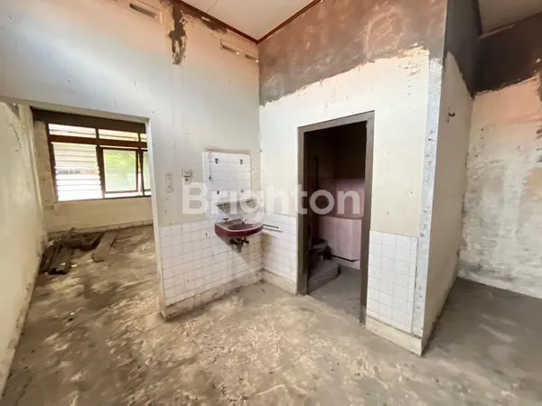 image DISEWAKAN RUKO STRATEGIS DI JALAN SLAMET RIYADI SOLO, COCOK UTK CAFE KEKINIAN, LOKASI PREMIUM!!! (4)