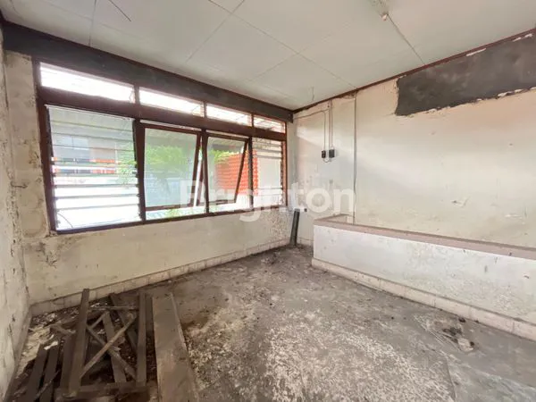 image DISEWAKAN RUKO STRATEGIS DI JALAN SLAMET RIYADI SOLO, COCOK UTK CAFE KEKINIAN, LOKASI PREMIUM!!! (6)